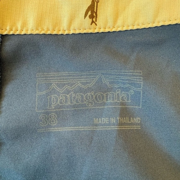 Patagonia Men's Navy Camo Board Shorts - Picture 4 of 6
